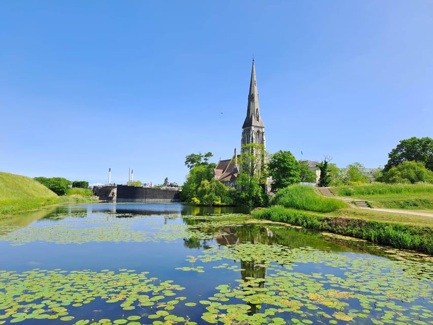 Copenhagen: 2,5-Hour 'Must See' Bike Tour with a Local Guide - City Hall and the old center