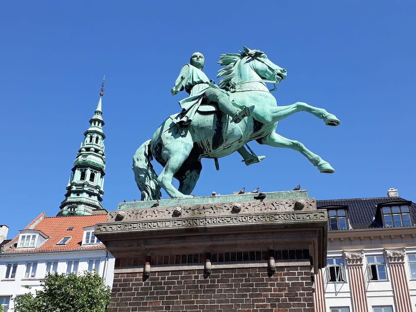 Copenhagen: 2,5-Hour 'Must See' Bike Tour with a Local Guide - Nyhavn and the harbor edge