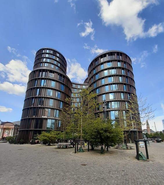 Copenhagen: 2,5-Hour 'Must See' Bike Tour with a Local Guide - Nyboder and everyday Copenhagen