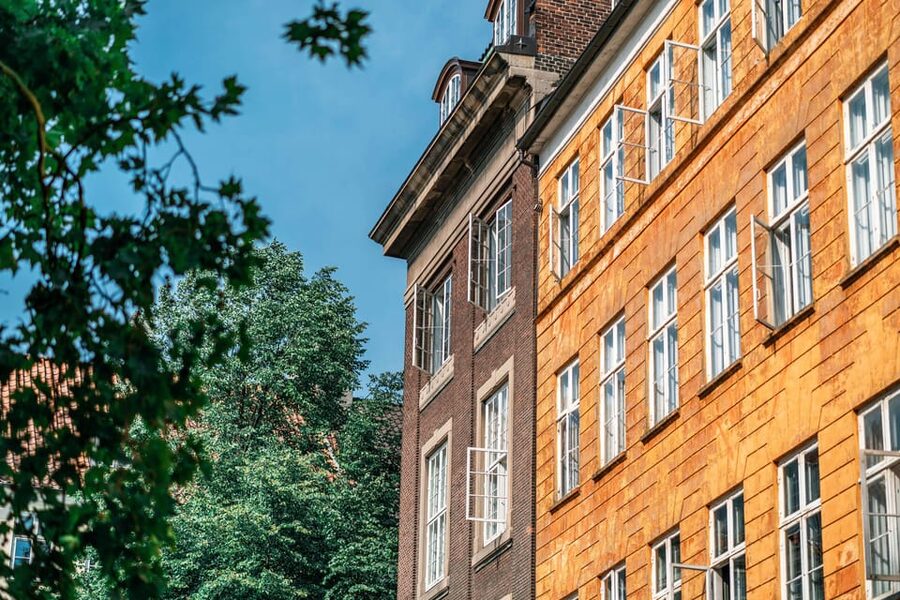Copenhagen: 2-hour Old Town Private Walking Tour - Church of Our Lady and a royal wedding connection
