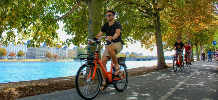 Copenhagen: 3-Hour City Highlights Bike Tour with Guide - Amalienborg, Amalie Garden, and royal Copenhagen