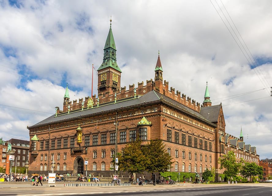 Copenhagen: A guided walk for first-timers in the city - Amalienborg Palace brings the walk to a strong finish