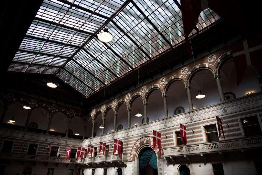 Copenhagen: Canal Boat Cruise & Old Town/Nyhavn Walking Tour - Which option fits your day?