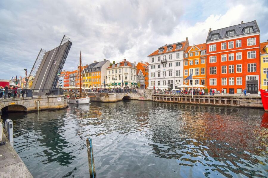Copenhagen: Canal Boat Cruise & Old Town/Nyhavn Walking Tour - Nyhavn is the handoff from streets to water