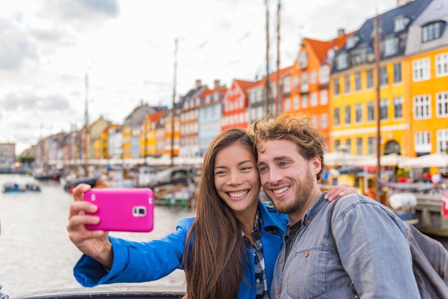 Copenhagen: Canal Boat Cruise & Old Town/Nyhavn Walking Tour - The three-hour choice keeps the day moving