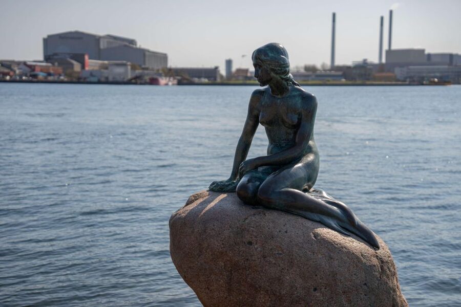 Copenhagen: Canal Boat Cruise & Old Town/Nyhavn Walking Tour - Timing, comfort, and accessibility