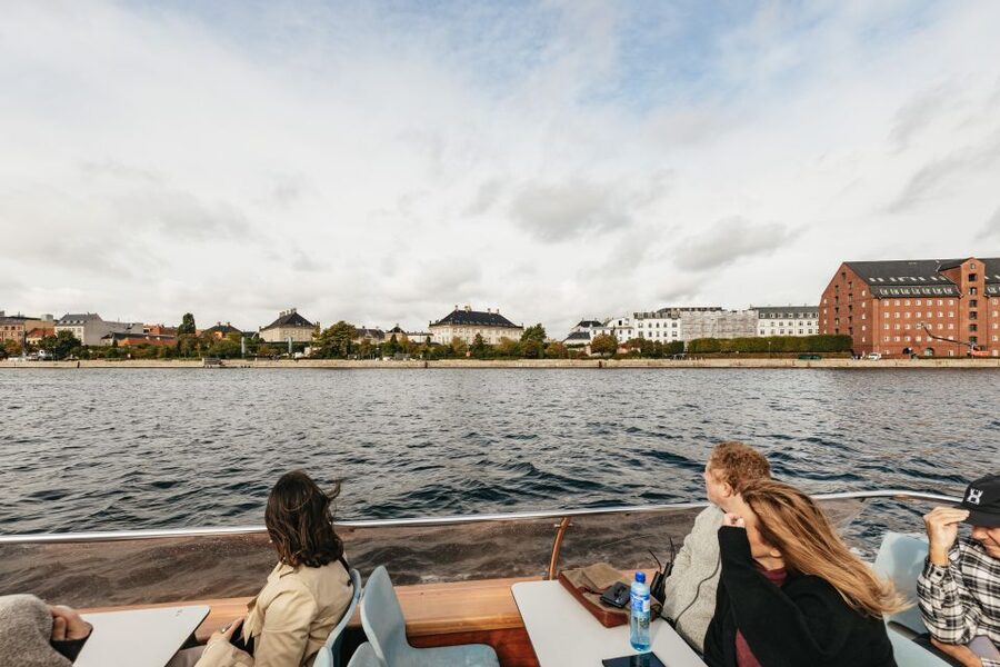 Copenhagen: Canal Cruise with Guide - What the guide adds to the hour