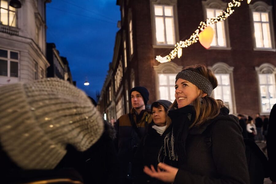 Copenhagen: Christmas Walking Tour with Treats and Drinks - Dancing around a tree and learning by doing
