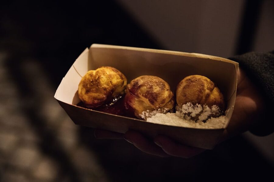 Copenhagen: Christmas Walking Tour with Treats and Drinks - Who should book this Christmas walk?