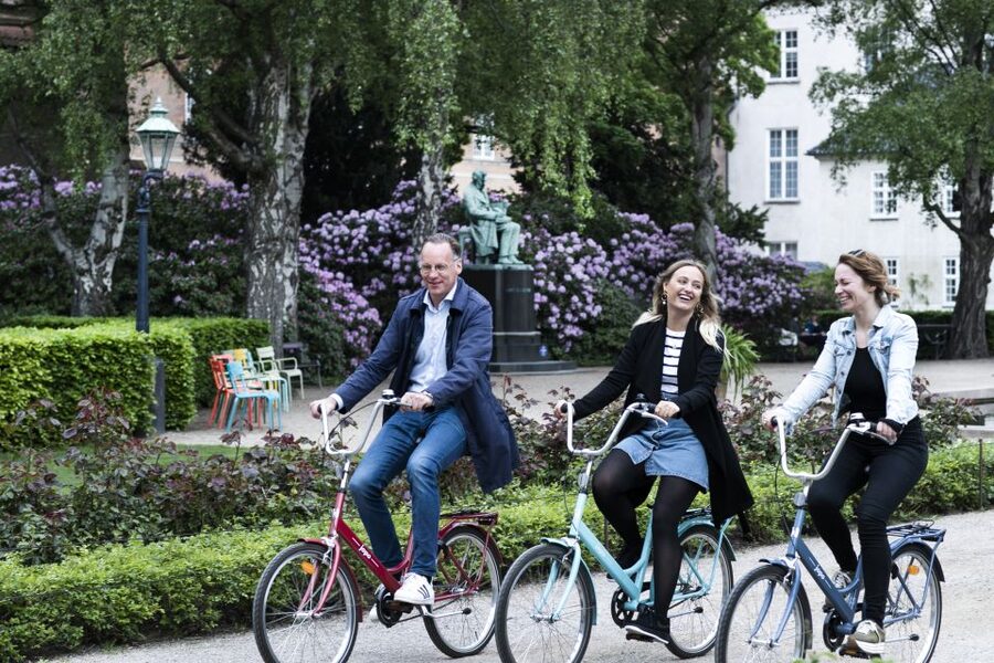 Copenhagen: City Highlights Guided Bike Tour - The guides make the difference