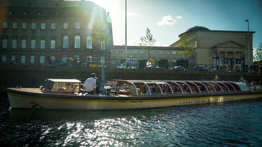 Copenhagen: Classic Canal Tour & The Harbour - From Ved Stranden to Christiansborg Palace