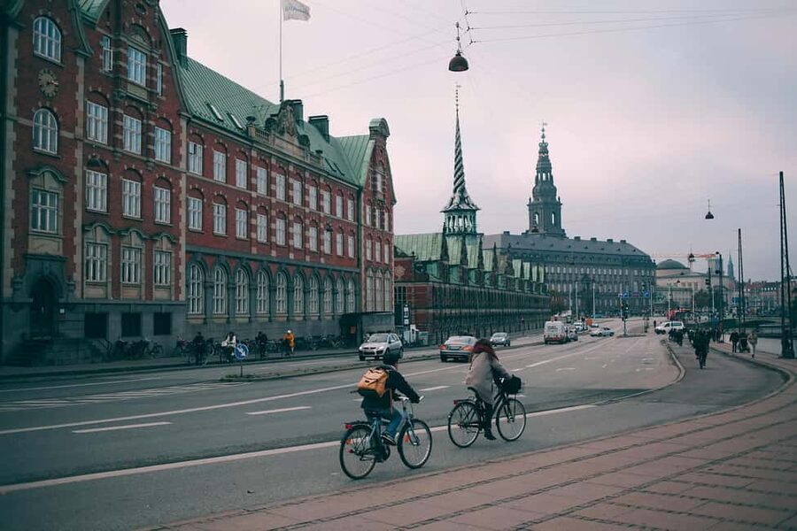 Copenhagen: Guided Bike Tour in French - Getting your bike and helmet before Vesterbrogade