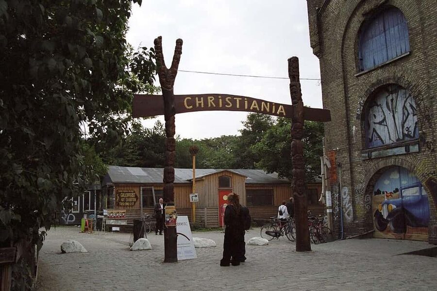 Copenhagen: Guided Bike Tour in French - The Stock Exchange and the city’s changing urban story