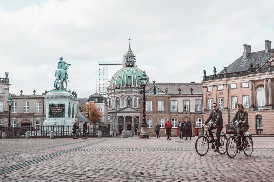 Copenhagen: Guided Walking Tour in French - The Stock Exchange and Holmen Church