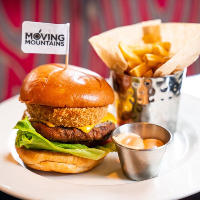 Copenhagen: Hard Rock Cafe with Set Menu for Lunch or Dinner - Service can be warm, but timing may vary