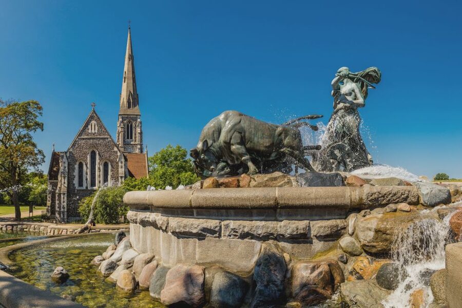 Copenhagen: Highlights & Secrets Private Walking Tour - Rosenborg Castle and the royal gardens