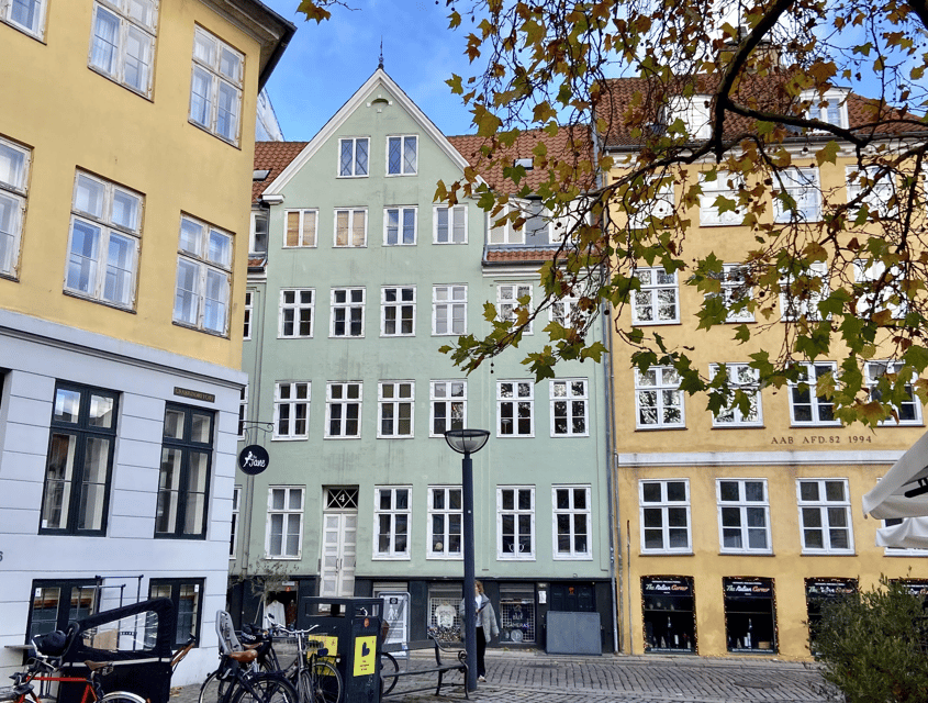 Copenhagen: Hygge & Highlights Walking Tour with Local Guide - What the guide adds to the walk