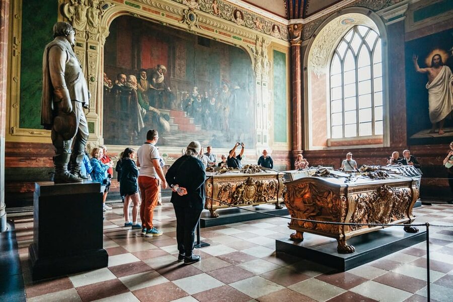 Copenhagen: Kronborg, Frederiksborg Castle and Roskilde Tour - Lunch and the rhythm of the day