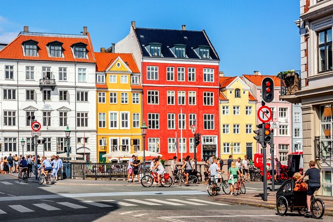 Copenhagen Little Mermaid Exploration Game and Self-Guided Tour - Amalienborg and the royal family