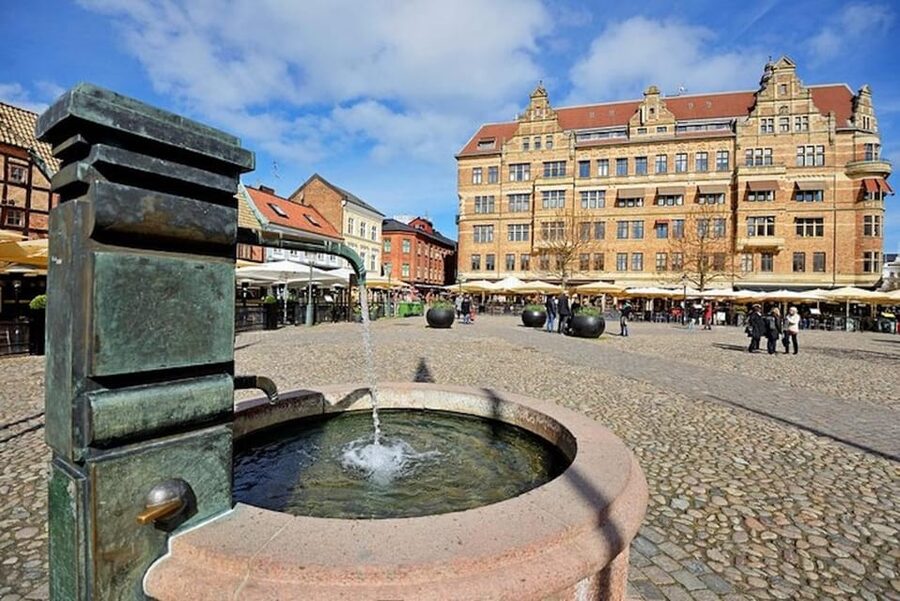 Copenhagen: Malmö Tour in Spanish - What the Spanish-speaking guide adds