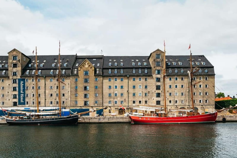Copenhagen: Old Canals and Hidden Gems Social Boat Tour - The social side, and why group size matters