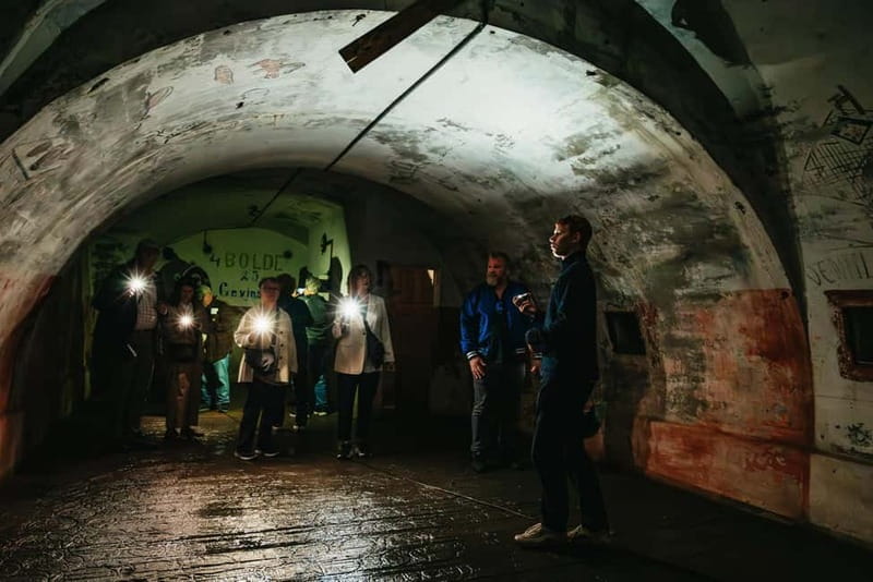Copenhagen: Old Canals and Hidden Gems Social Boat Tour - Drinks, snacks, and what to wear