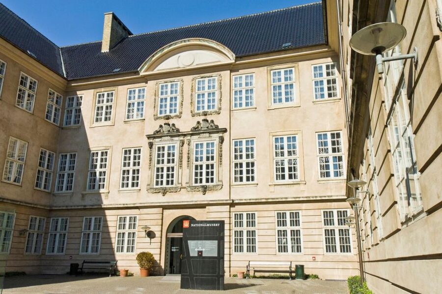 Copenhagen: Old Town and Nyhavn Private Family Tour - Timing, meeting point, and practical details
