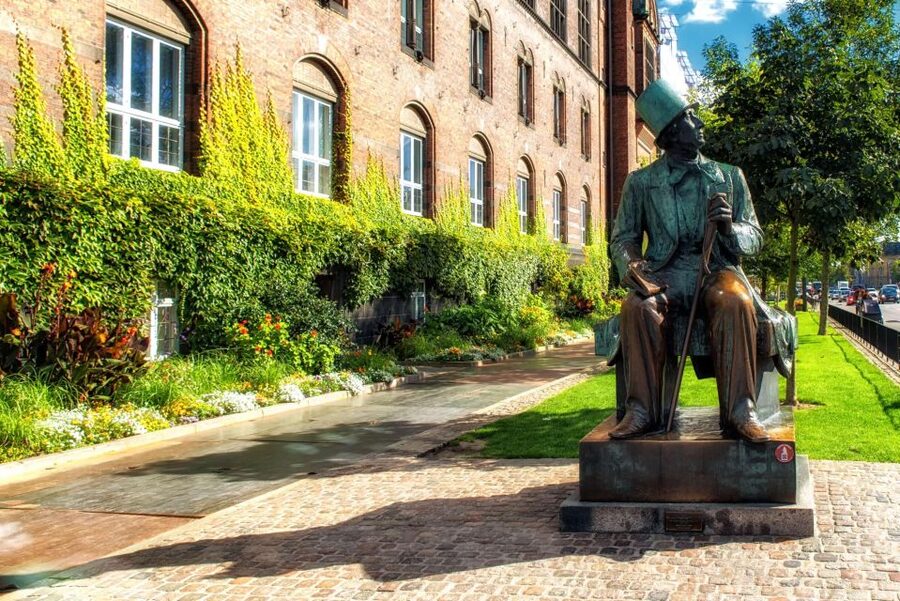 Copenhagen: Old Town and Nyhavn Private Family Tour - The Cathedral and the Round Tower