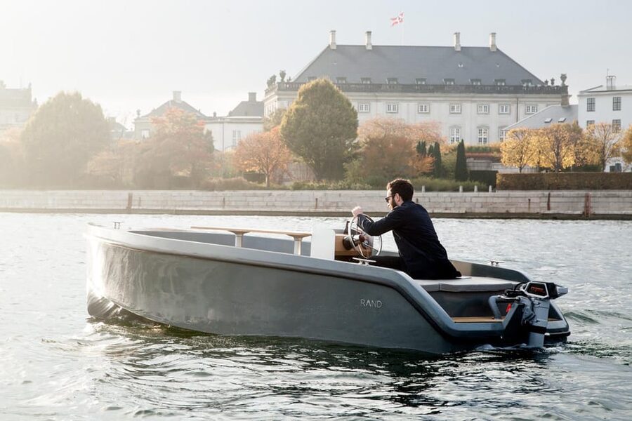 Copenhagen: Private Boat Tour with Captain (Lite) - Buying drinks and snacks before departure