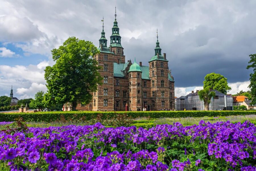 Copenhagen: Rosenborg Castle Tour with Skip-the-Line Ticket - The crown jewels and the Knights’ Hall
