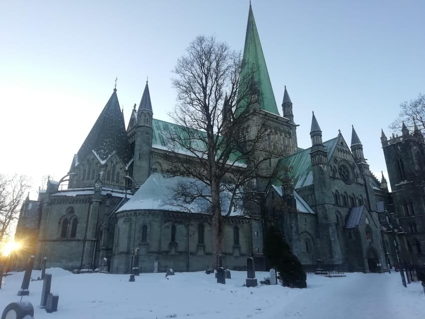 Discover the unmissables places of Trondheim - Starting at Torvet with a Viking founder