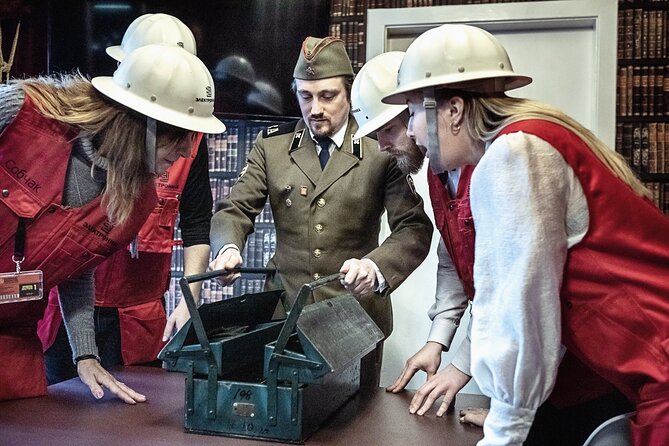 Downfall Spy Mission (Premium Private Escape Room) - Live acting makes the mission personal