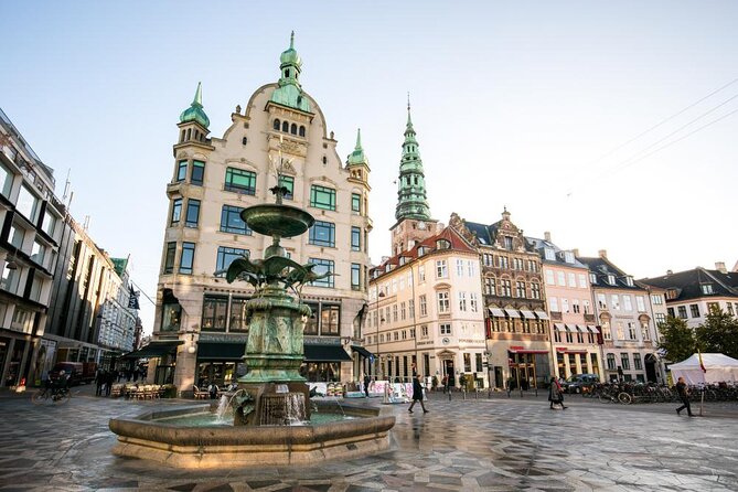 e-Scavenger hunt Copenhagen: Explore the city at your own pace - A covered food market for a well-timed break