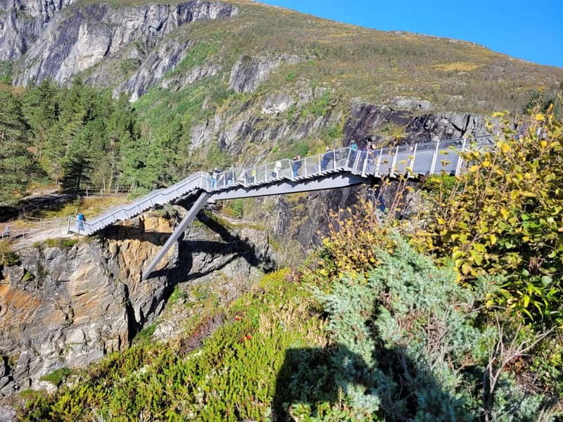 Eidfjord: Vøringsfossen Waterfalls Round-Trip Shuttle - The 30-minute ride through Eidfjord