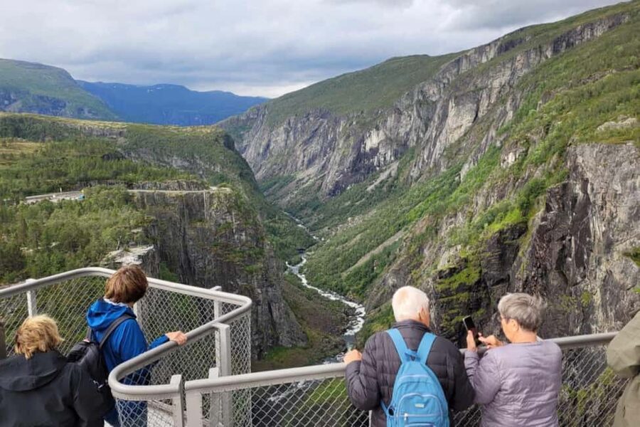 Eidfjord: Vøringsfossen Waterfalls Round-Trip Shuttle - Who should choose this experience?