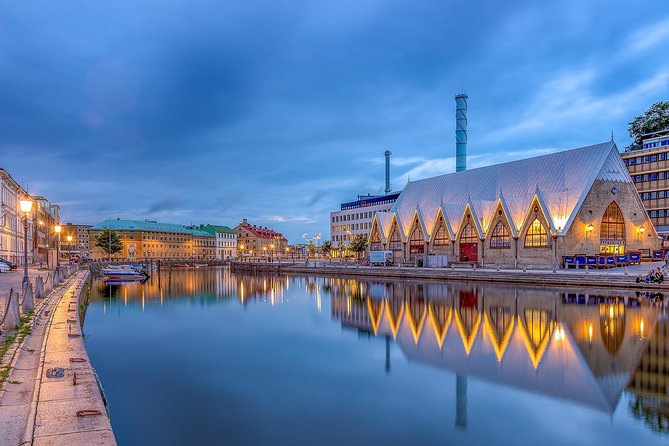 Explore Gothenburg in 60 minutes with a Local - Starting with Poseidon at Götaplatsen