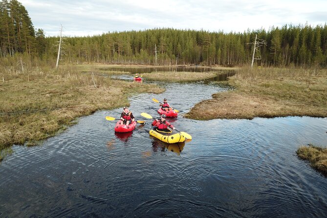 Family Packraft tour in Sälen - Learning to steer a small boat