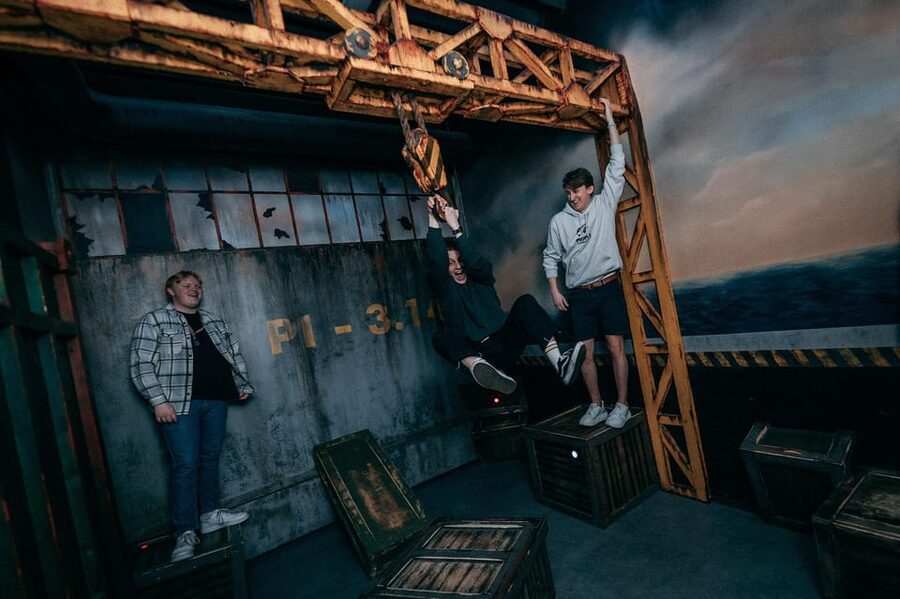 Fangene på Fortet Bergen: Prison Island Adventure Escapegame - Playing as a pair, family, or work group