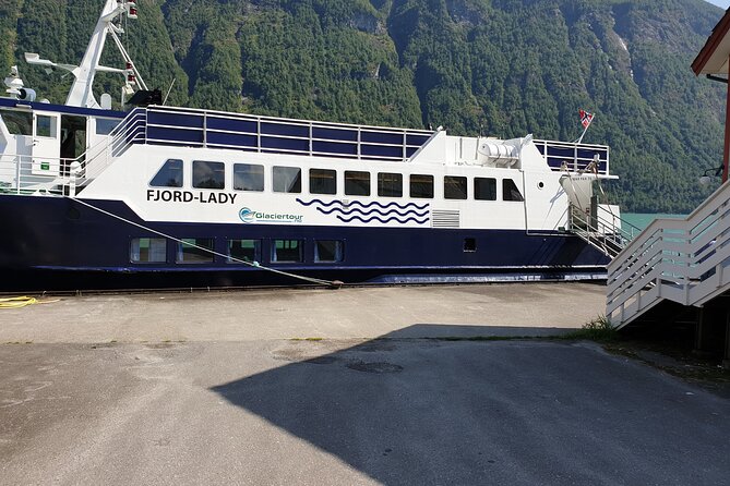 Fjord Cruise to Sognefjord and Bøyabreen Glacier - The Norwegian Glacier Museum makes the scenery easier to understand