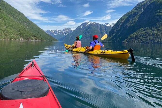 Fjord paddle in Hellesylt - Half Day Kayaking Tour - What happens at the 10:00 am meeting point