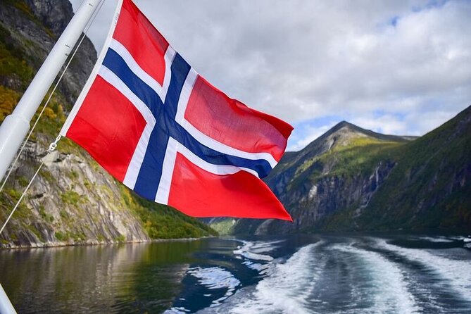 Fjord Sightseeing Tour by Boat in Geiranger - A close look at Geirangerfjord from the water