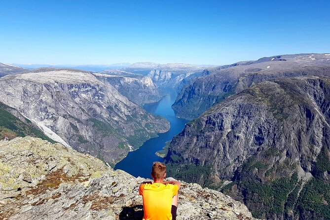 Flåm Tour: Borgund Stave Church, Lærdal & Stegastein - Starting in Flåm and finding the right bus