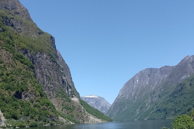 Flåm Tour: Borgund Stave Church, Lærdal & Stegastein - A short pause in Lærdal