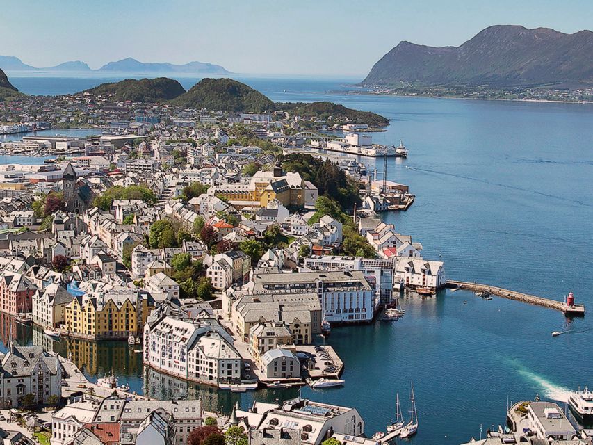 From Ålesund: Private Day Trip to Geirangerfjord - Hellesylt to Geiranger on the water