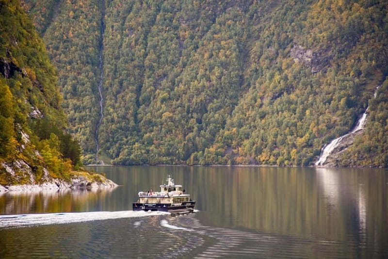 From Ålesund: Round Trip Fjord Cruise to Geirangerfjord - Your one to three hours in Geiranger