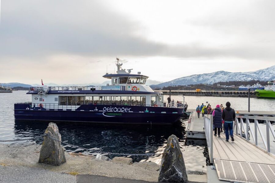 From Ålesund: Winter Fjord Cruise to Geirangerfjord - Key points at a glance