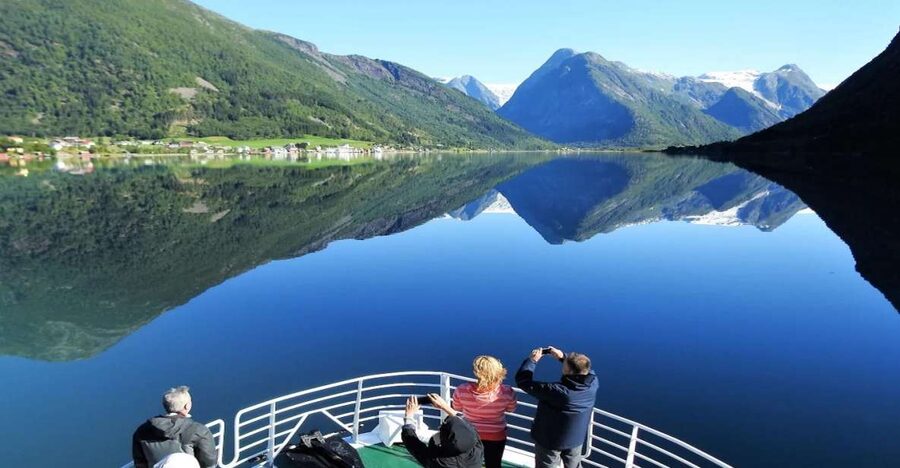 From Balestrand: Fjord Cruise to Fjærland- Round trip - A fjord cruise with Fjærland as the destination
