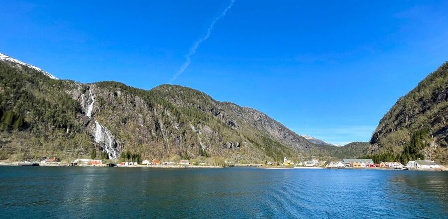 From Bergen: Modalen Private Fjord Cruise with Waterfalls - Watching Sandviken and Eidsvåg pass by