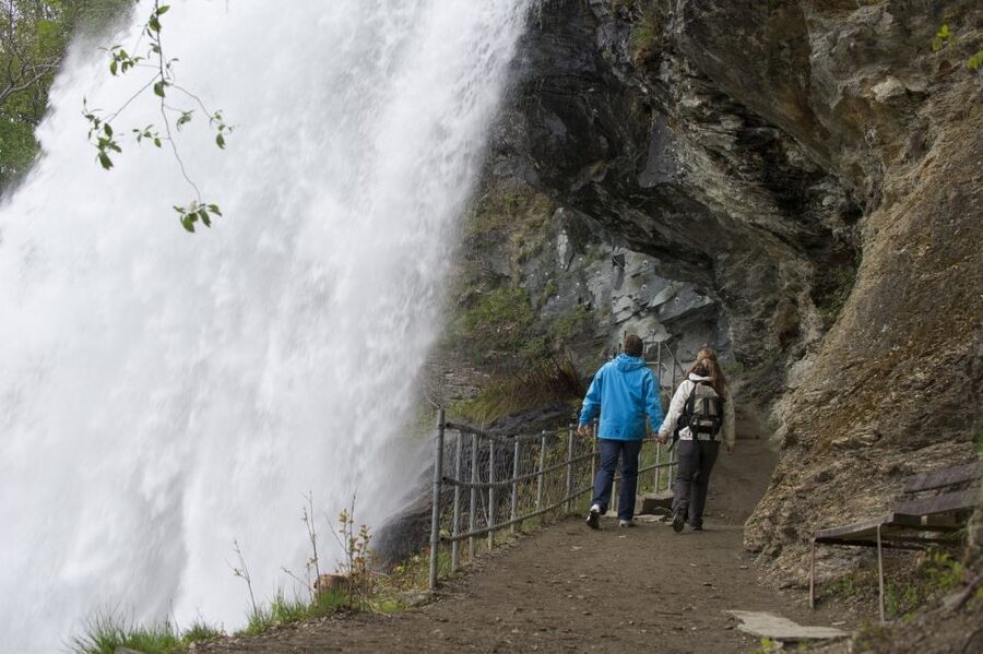 From Bergen: Private Trip to Hardangerfjord - From Bergen to the waterfalls of Highway 7