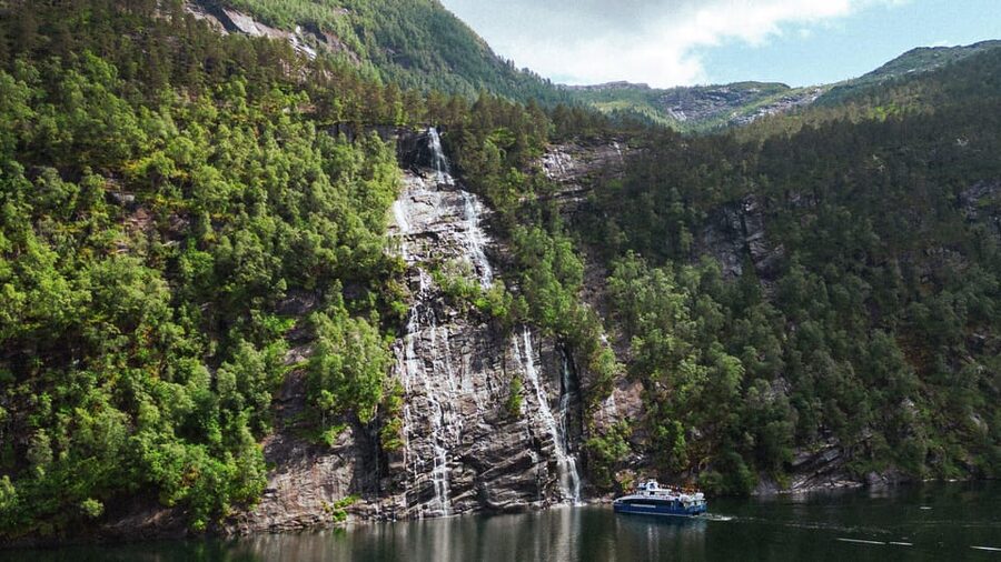 From Bergen: The Original Fjord Cruise to Mostraumen - A warm retreat when Bergen weather arrives